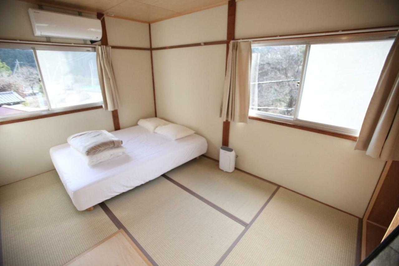 山の中の一棟貸切宿 五番地 Nambu (Yamanashi) Ngoại thất bức ảnh